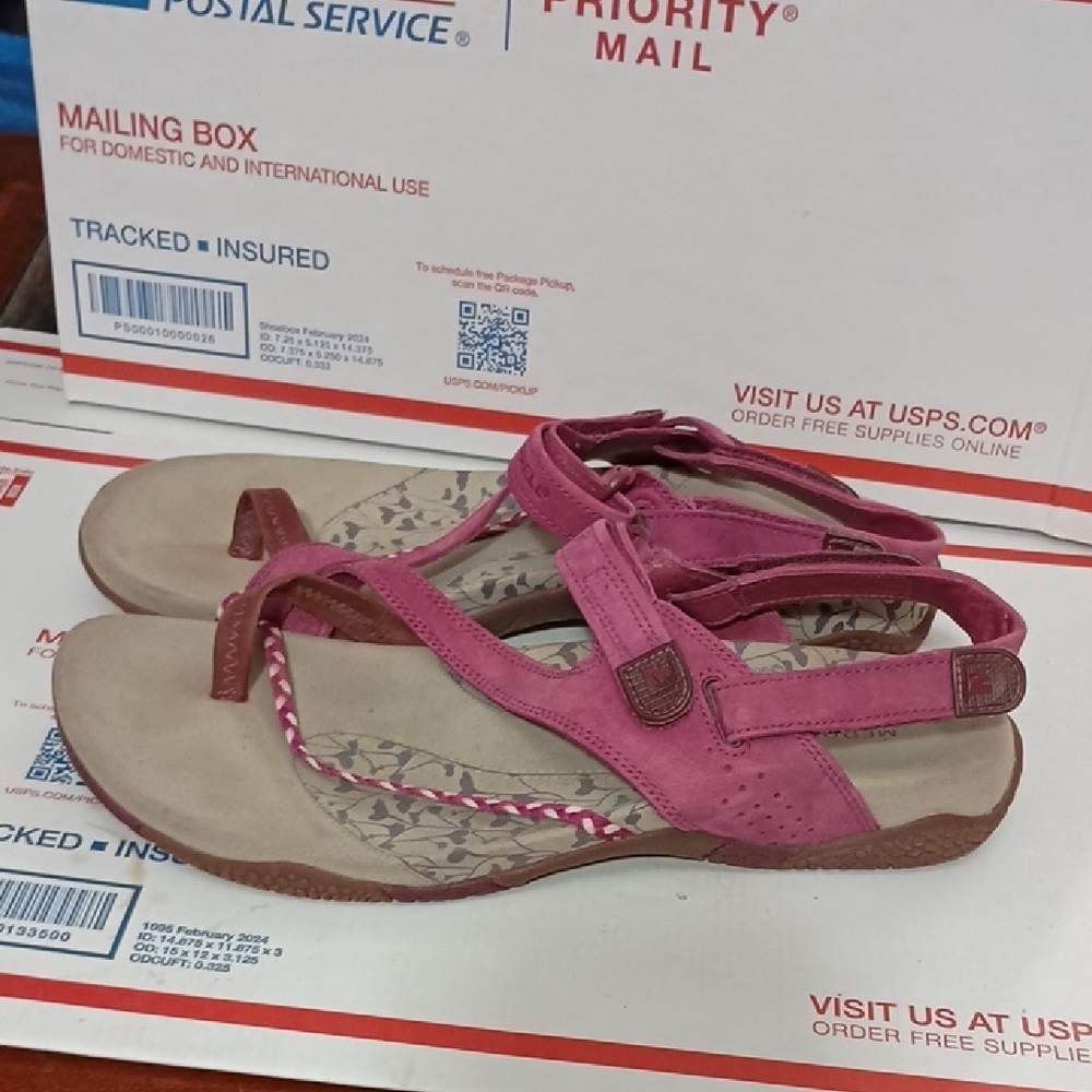 Merrell Women's Pink Sandals Size 10/41